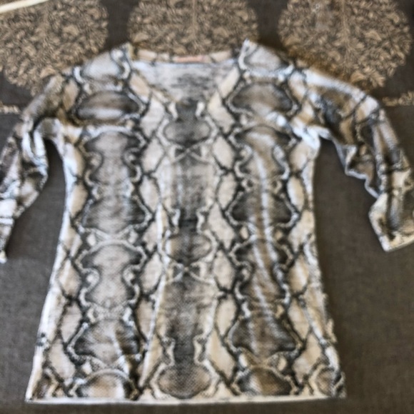 Before + Again 3/4 sleeve V-Neck Tee size Medium - Picture 5 of 10